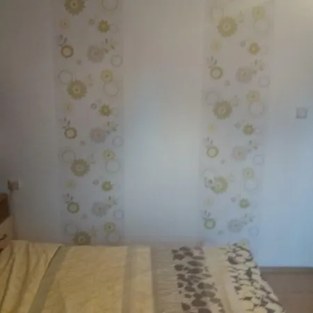 Apartamento Апартамент За Гости *